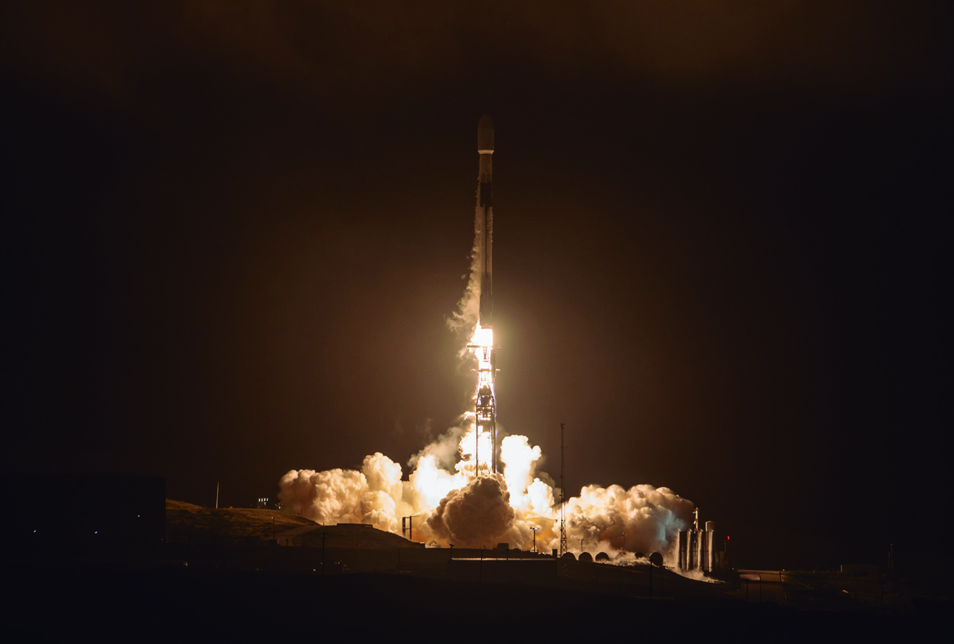 Cohete Falcon 9 - Space X transportó al FACSAT-2